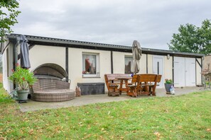 A patio with a round seating area, a table, and chairs. - Holiday Home Fechter with Shared Terrace, Garden, and Wi-Fi in Lanz (Lanz)