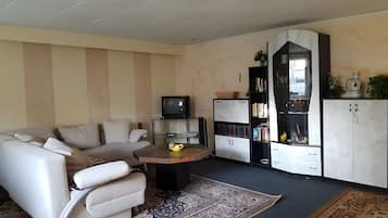 Fernseher, Tischtennisplatte