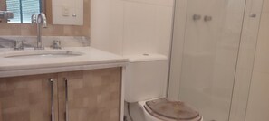 Bathroom - 2 Bedroom Apartment w/ AC in PoA Rps0903 (Porto Alegre)