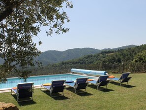 Pool - Vakantievilla 'Top Hill' by Interhome (Tresana)