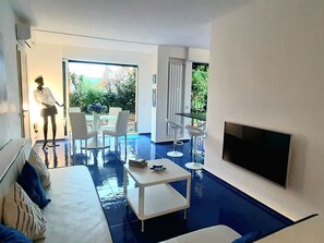 Interior - Sehr moderne Wohnung mit schönem Garten by Interhome (Rapallo)