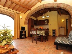 TV - Agriturismo Podere Casenove Wohnung Magnolia by Interhome (Citerna)