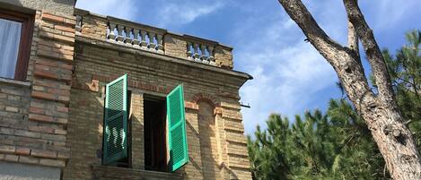 تفاصيل الفندق من الخارج