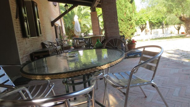 Outdoor dining - Wohnung mit Gemeinschaftsgarten und Pool by Interhome (Belvedere Ostrense)
