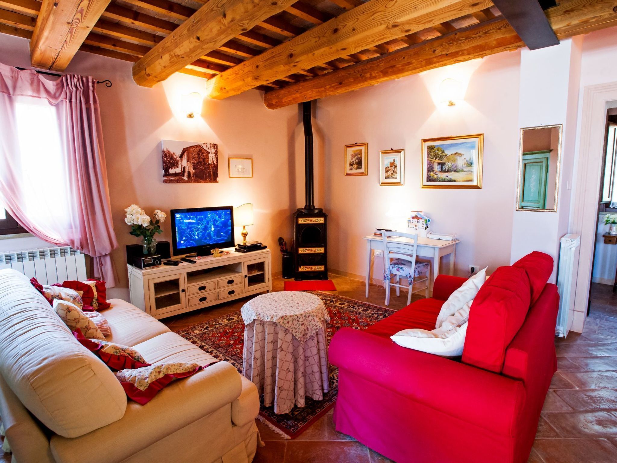 TV, caminetto, lettore DVD