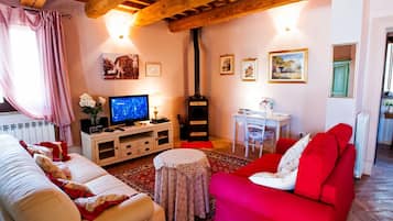 TV, caminetto, lettore DVD