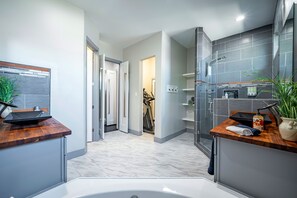 Boblebadekar, håndklæder, Sæbe, Toiletpapir