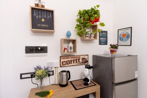 A kitchen with a coffee maker, kettle, and a refrigerator. - Costa Apartment Catania (Catania)