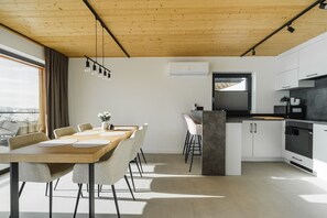 Dining - Dreamy views, jacuzzi & sauna – Your own slice of heaven! (Czerwinne)