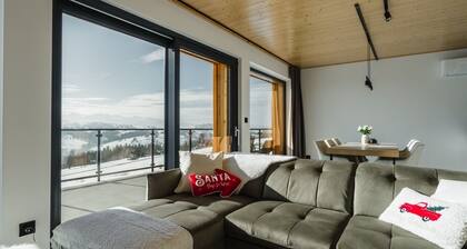 Dreamy views, jacuzzi & sauna – Your own slice of heaven!
