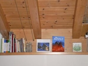 Interior - Elegantes und geräumiges Dachgeschosszimmer in den Dolomiten by Interhome (Frassilongo)