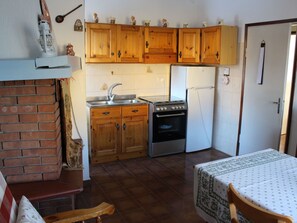 Fridge, microwave, oven, cookware/dishes/utensils