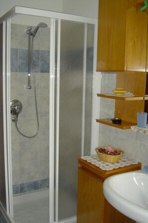 Towels - Wohnung 'Virgilio Zanetti', max 3 Personen by Interhome (Albisano)