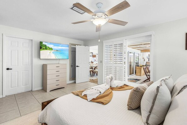 Desk, WiFi, bed sheets