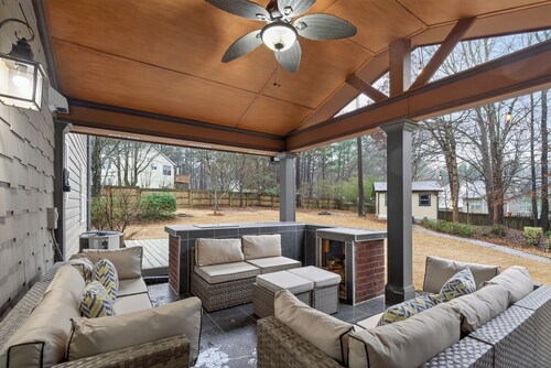 Mall of GA, Cozy 5 Bedrooms Gateway, Sleep 12 + Game Room and Wi-Fi