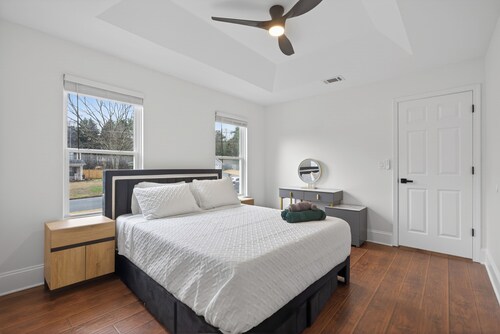 Mall of GA, Cozy 5 Bedrooms Gateway, Sleep 12 + Game Room and Wi-Fi