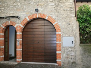 Exterior detail - Wohnung 'GioBattista' mit Blick aufs Wasser by Interhome (Manerba)