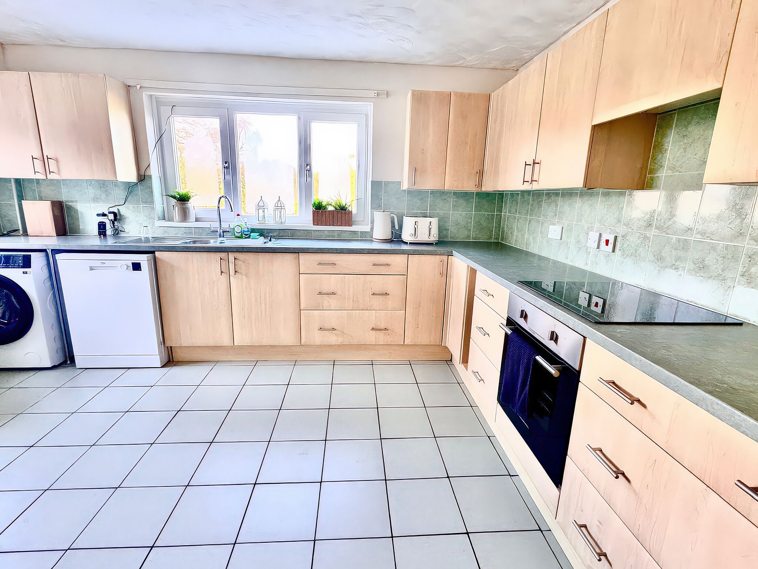 Lave-vaisselle, batterie de cuisine, vaisselle et ustensiles