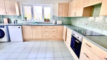 Dishwasher, cookware/dishes/utensils