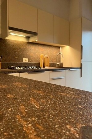 Fridge, microwave, oven, dishwasher - in Carlotte mit Eigenem Garten by Interhome (Colà)
