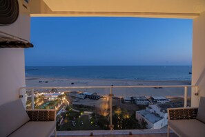 Beach - 3‑bedroom Praia da Rocha apartment, sea view & AC, relax in style (Portimão)