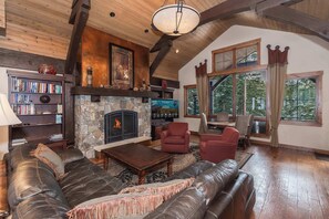 Smart TV, fireplace, DVD player, stereo