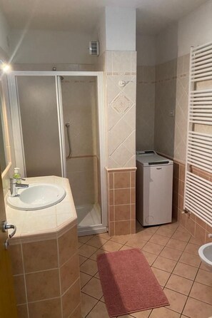 Bathroom - Wohnung mit Bergblick by Interhome (Tiarno di Sotto)