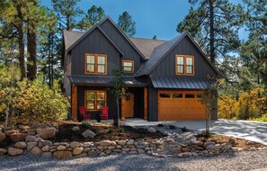 Exterior - New Luxury Durango Home, Hot Tub, Firepit, Sleeps 12, Great Location (Durango)