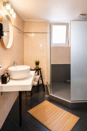 Shower, hair dryer, towels, shampoo - Villa Morea With Pool Near Chania City (Mournies)