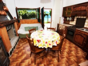 Interior - Wohnung 'Garden' mit Wasserblick by Interhome (Vercana)