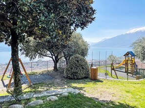 Children’s area - Wohnung 'Garden' mit Wasserblick by Interhome (Vercana)