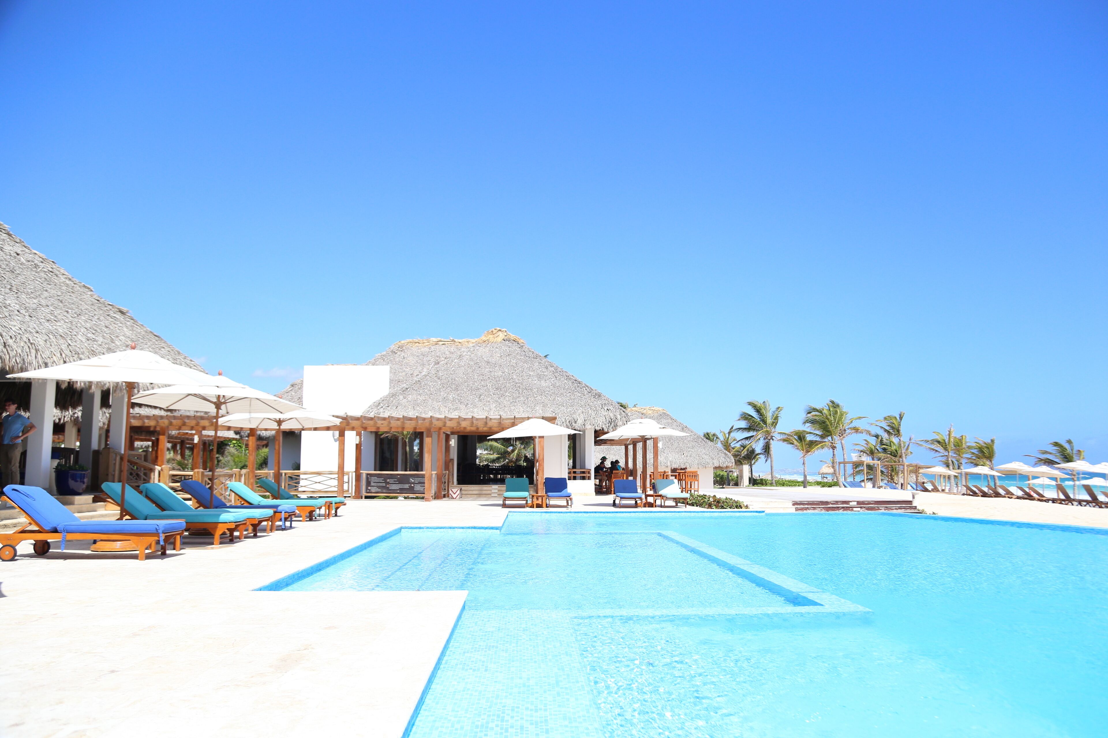 Superior-Suite, Balkon, Poolblick | Strand-/Meerblick