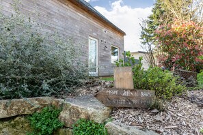Exterior detail - Charming Artist’s Cottage Between Countryside and Sea (Lanloup)