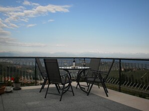 Outdoor dining - Wohnung "Unglaubliche Aussicht" by Interhome (Dogliani)