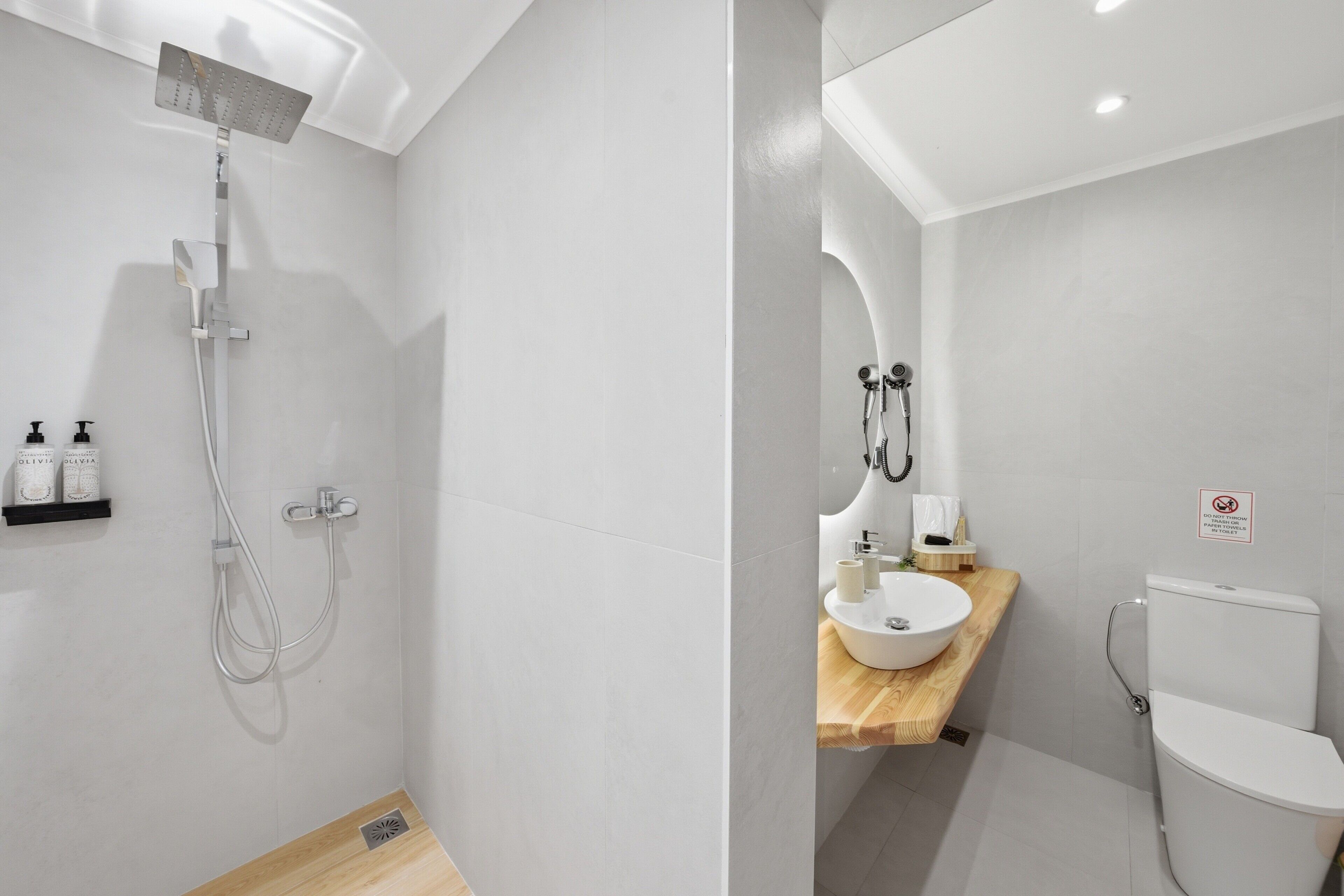 Een douche, een haardroger