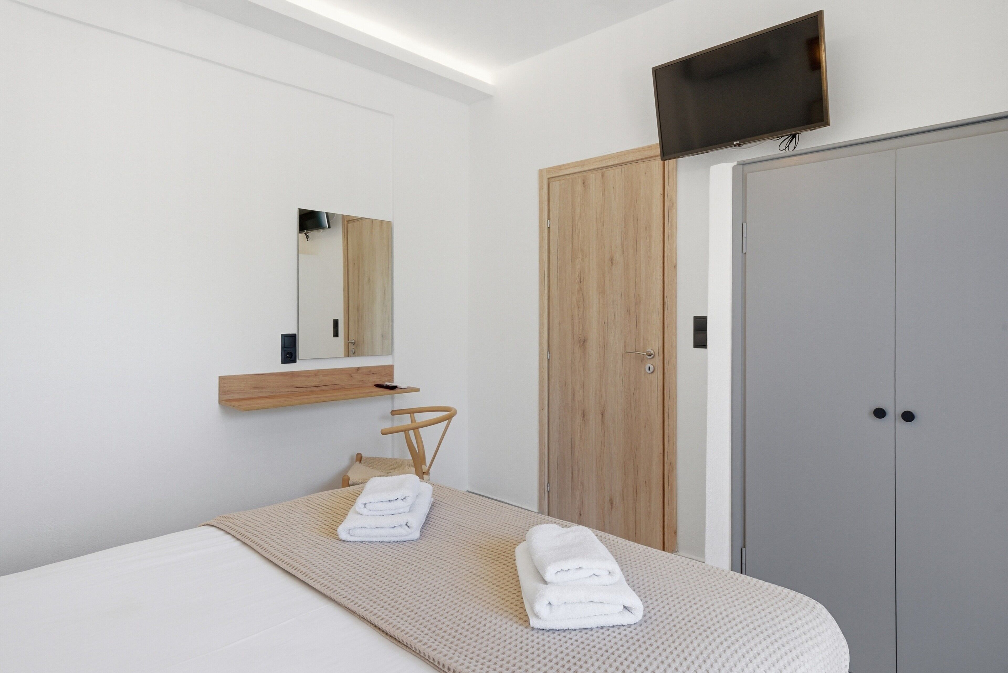 Iron/ironing board, WiFi
