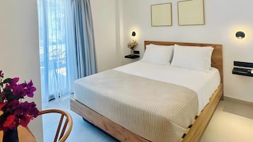 2 bedrooms, iron/ironing board, WiFi