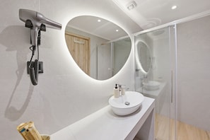 Douche, séchoir à cheveux
