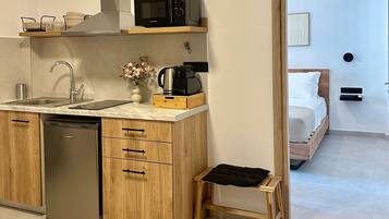 Microondas, cafetera/tetera