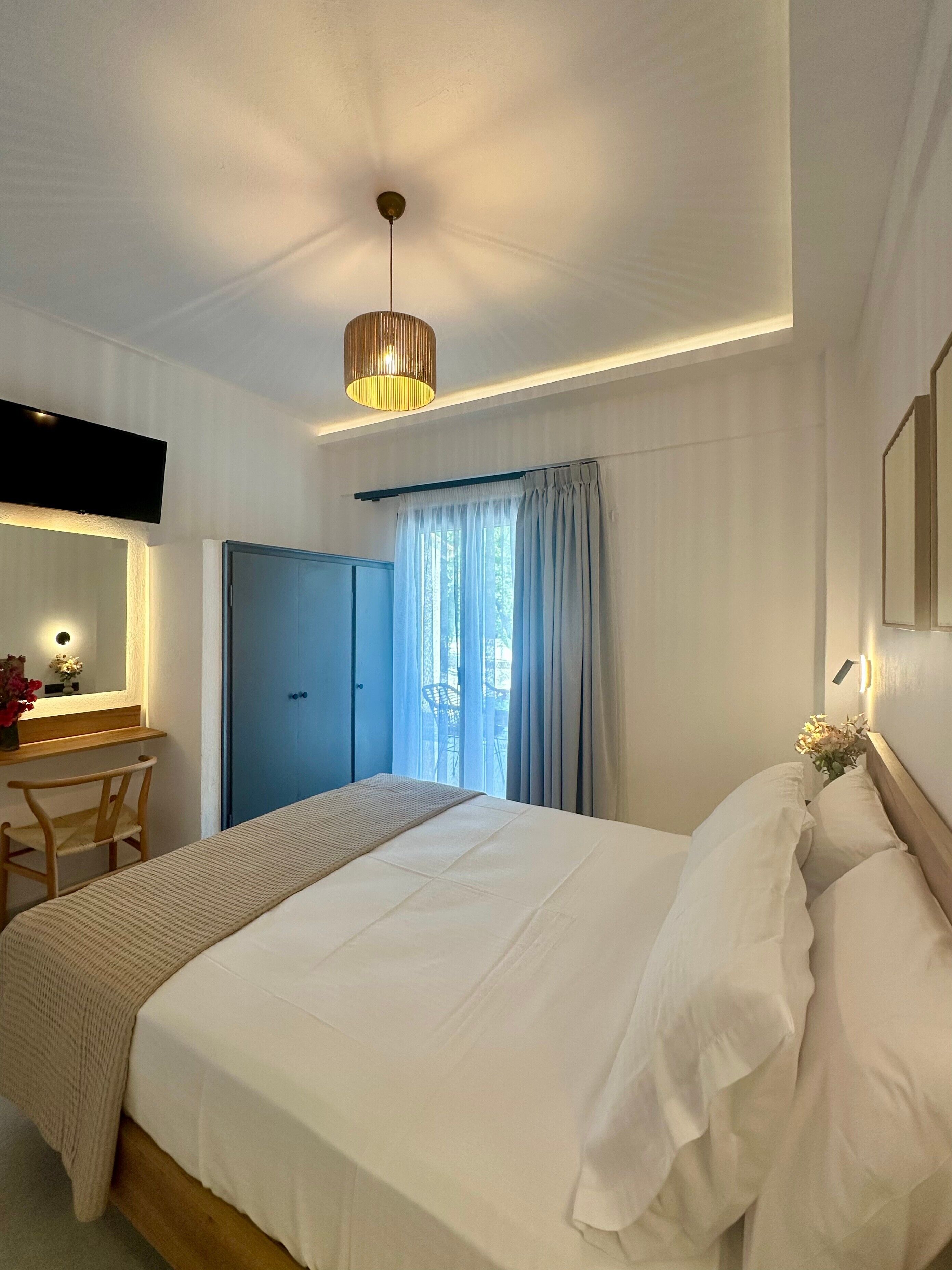 2 bedrooms, iron/ironing board, WiFi