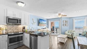 Leilighet – signature, 1 soverom, balkong, strandutsikt | Eget kjøkken | Kjøleskap, mikrobølgeovn, ovn og kokeplater