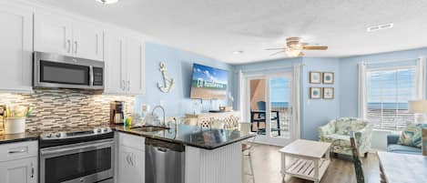 Signature Condo, 1 Bedroom, Balcony, Beach View | Private kitchen