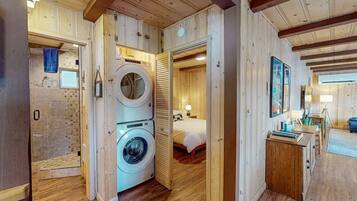 2 bedrooms, iron/ironing board, WiFi (free), bed sheets