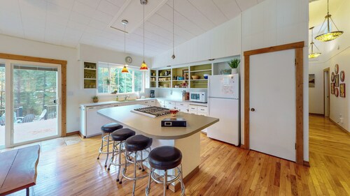 Riverbend: Your Tranquil Oasis on the River