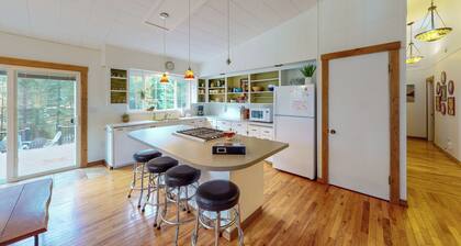 Riverbend: Your Tranquil Oasis on the River