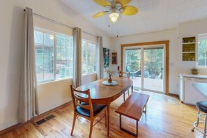 Dining - Riverbend: Your Tranquil Oasis on the River (Joseph)