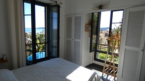 Iron/ironing board, Internet, bed sheets