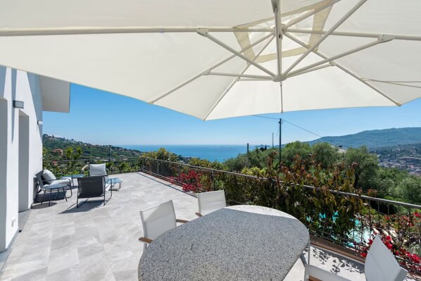 Outdoor dining - LA TERRAZZA - Between sky and sea, silence speaks of beauty (Rapallo)