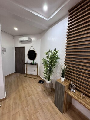 Interior - 3 Bedroom En-Suite, Wi-Fi, Secured, 24/7 Power (Ikeja)