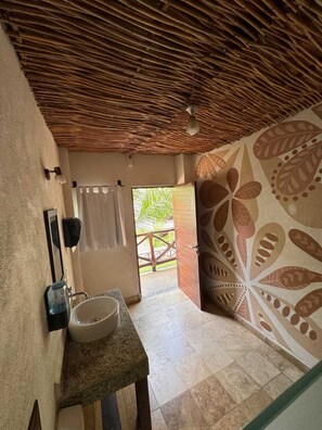 Family Double Room | Bilik Mandi | Pancuran mandi, kelengkapan dandanan diri percuma, tuala disediakan 